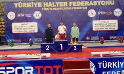 Ağrılı öğrenci halterde Türkiye şampiyonu oldu