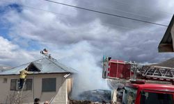 Ahırda çıkan yangın eve sıçramadan söndürüldü