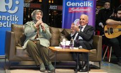 AK Parti Genel Merkez Kadın Kollar Başkanı Ercan, Ümraniye'de gençlerle buluştu