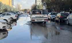 Ankara'da sağanak etkili oldu, caddeler ve sokaklar göle döndü