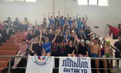 Antakya Belediyesi'nin sporcuları madalyaları topladılar