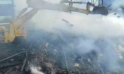 Araç yangını odunluğa sıçradı