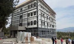 Arsuz'da sosyal hizmet merkezi binasında çalışmalar sürüyor
