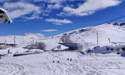 Aşkale'de nisan ayında kar sürprizi: Baharda kar yağışı etkili oldu