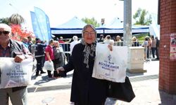 Aydın Büyükşehir Belediyesi binlerce fideyi Nazilli'de vatandaşlara dağıttı