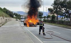 Aynı noktada 2 araç alevlere teslim oldu