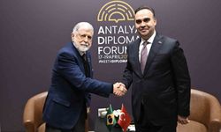 Bakan Kacır, 5. Antalya Diploması Forumu'nda çeşitli ülkelerden üst düzey isimlerle bir araya geldi
