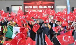 Balıkesir'de 9 ülkenin çocukları aynı sahnede buluştu