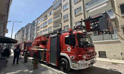 Balkonda yanan koltuk paniğe yol açtı