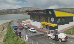 Barajda sörfleri alabora olan 2 kişi kurtarıldı