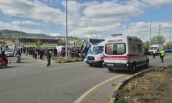 Bartın'da korkutan kaza: Öğrencileri taşıyan otobüs otomobile çarptı