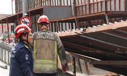 Başkent'te yıkım sırasında platform yola çöktü: 3 yaralı