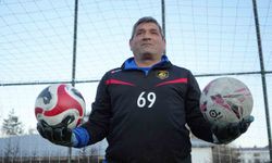 'Bayburt' müdür hem ismiyle hem de 40 yıllık futbol tutkusuyla dikkat çekiyor