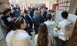 Bayburt'ta öğrenciler projelerini bilim fuarında tanıttı