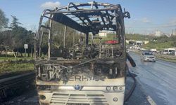 Bayrampaşa'da minibüs alevlere teslim oldu