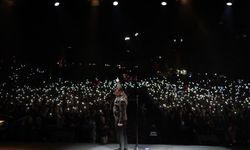 Bilecik Cumhuriyet Meydanı'nda Ekin Uzunlar konseri