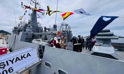 Bodrum'da askeri gemi kapısını çocuklara açtı