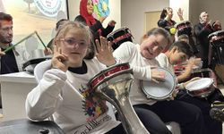 Bolu'da özel öğrencilerden renkli kutlama: Darbuka şovu alkış aldı