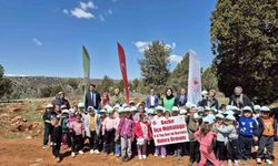 Bozkır'da minik öğrencilerden fidan dikme etkinliği