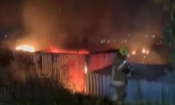 Bursa'da gece yarısı konteynır alevlere teslim oldu