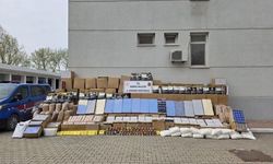 Bursa'da kaçak tütün baskını: Depo ve araçlardan servet çıktı
