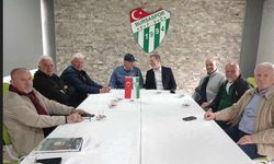 Bursaspor'un unutulmaz kaptanı Özden'in kitabı öğrencilere dağıtıldı