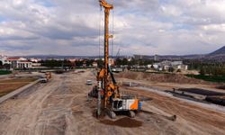 Büyükşehir'de pazar günü de durmak yok: Kartal Katlı Kavşağı'nda hummalı çalışma