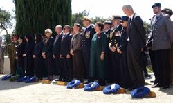 Çanakkale Kara Savaşları'nın yıl dönümünde Fransız ve İngiliz anıtlarında tören düzenlendi