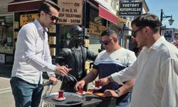 Çay dağıtımına yetişemeyince 'cincır' ile servise başladı