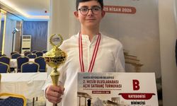Çeşme Belediyesporlu Ali Arda Eracar'dan, Satranç Turnuvası'nda şampiyonluk