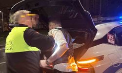 Ceza yiyen alkollü sürücü ekiplere önce 'teşekkür' etti, sonra zorluk çıkardı