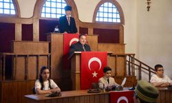 Çocuk meclisinden tarihi atmosferde 23 Nisan özel oturumu