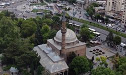 Cuma hutbesi: 'Günümüzde çocuklarımız, çok yönlü bir kuşatma altındadır'