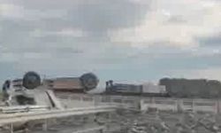 Diyarbakır'da briket yüklü tır yan yattı: 1 yaralı