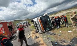 Diyarbakır'da yolcu otobüsü devrildi: 1 ölü, 13 yaralı