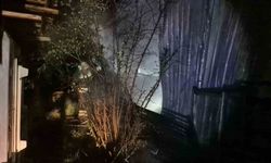 Düzce'de bir evde yangın çıktı: Alevler geceyi aydınlattı