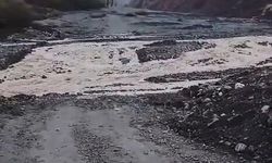 Elazığ'da selden dolayı kapanan yolda çalışma başlatıldı