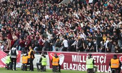 Elazığspor taraftarından polislere çiçek