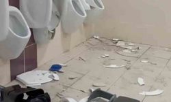 Elenen Balıkesirspor taraftarı hırsını deplasman tuvaletlerinden çıkardı