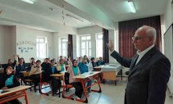 Emekliye ayrılan okul müdürüne veda