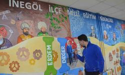 Engelli öğretmen hayal gücünü kullandı, Türkiye Yüzyılı Maarif Modeli müfredatını duvara resmetti