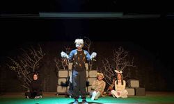 Erzincan'da çocuklara özel tiyatro gösterisi sahnelendi