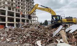 Eskişehir'de çöken binanın yanındaki riskli yapı da yıkıldı