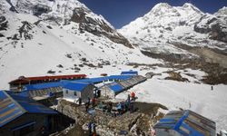 Everest'e çıkan dağcılara karbonat vererek milyonluk dolandırıcılık ağı kurdular