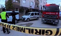 Evinde çıkan yangını söndürmek isterken yanarak can verdi