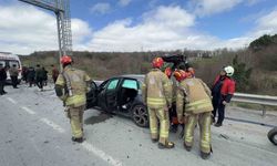 Eyüpsultan'da hafriyat kamyonuna çarpan otomobil hurdaya döndü: 1 yaralı