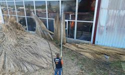 Fabrika yangınında duman ve alevler metrelerce yükseğe çıktı