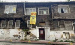 Fatih'te izinsiz kazı yapılan ev görüntülendi