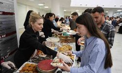 Fırat Üniversitesi'nde sınav öncesi öğrencilere 150 çeşit ev yemeği ikram edildi