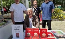 Gazeteci Mürsel Acay İzmir Kitap Fuarında okurlarıyla buluştu